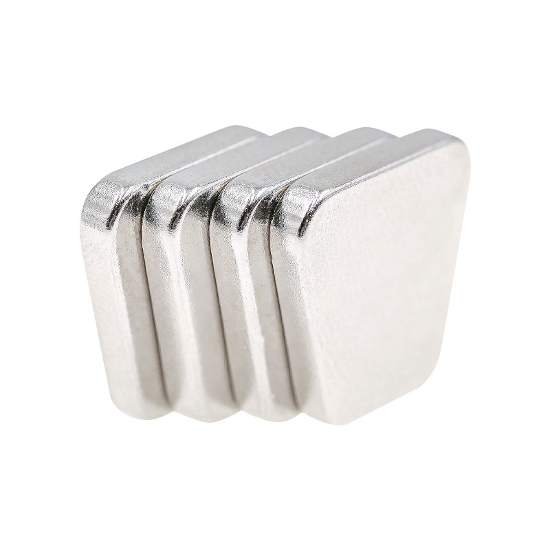 Trapetsimainen kestomagneetti