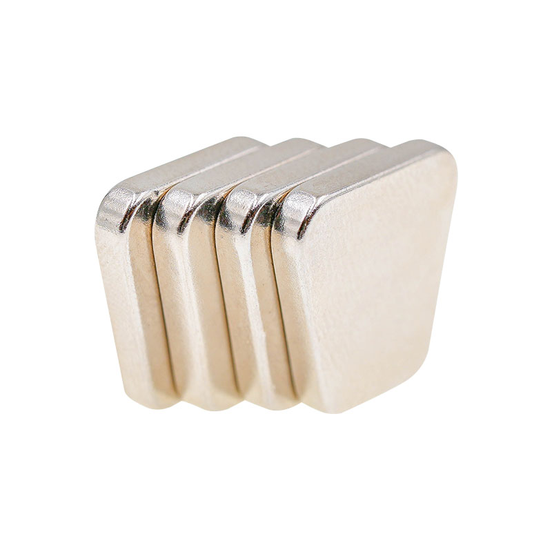 Trapetsimainen kestomagneetti