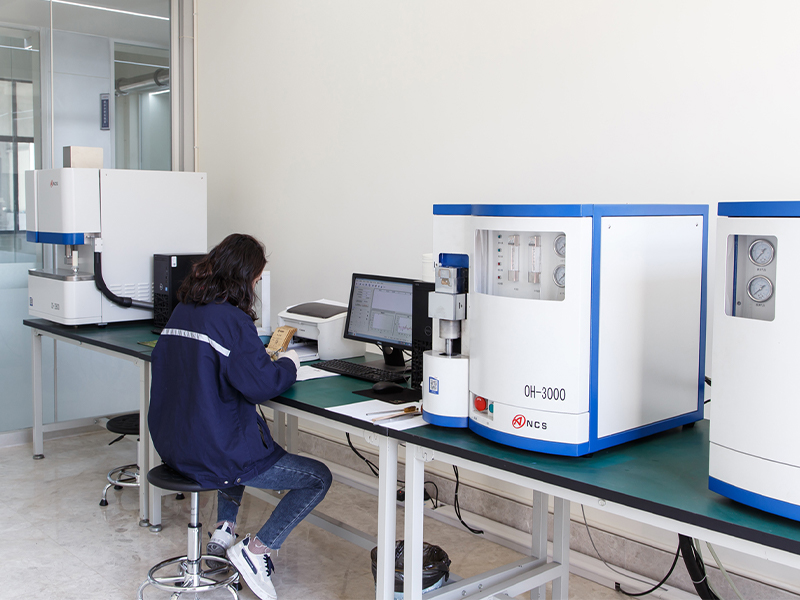 Vedyn, hapen, hiilen ja rikin analysaattori