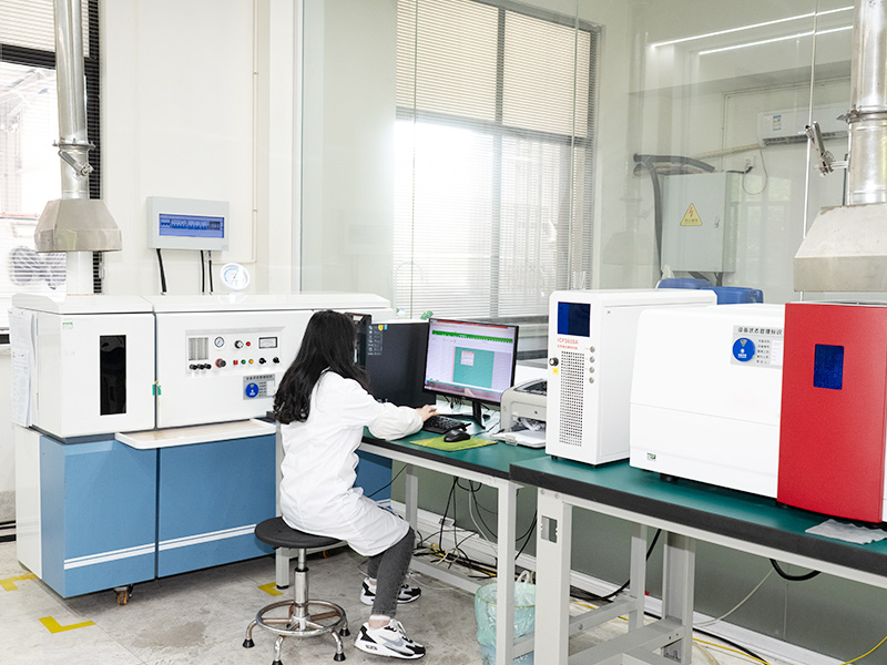 Tarkkuusmittausjärjestelmä pysyville magneettisille materiaaleille